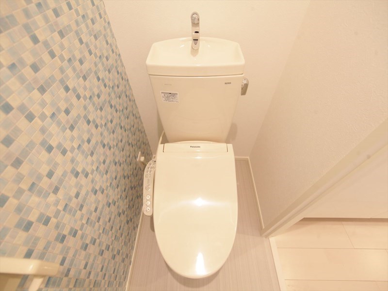 トイレ　温水洗浄暖房便座付トイレ　イメージ写真