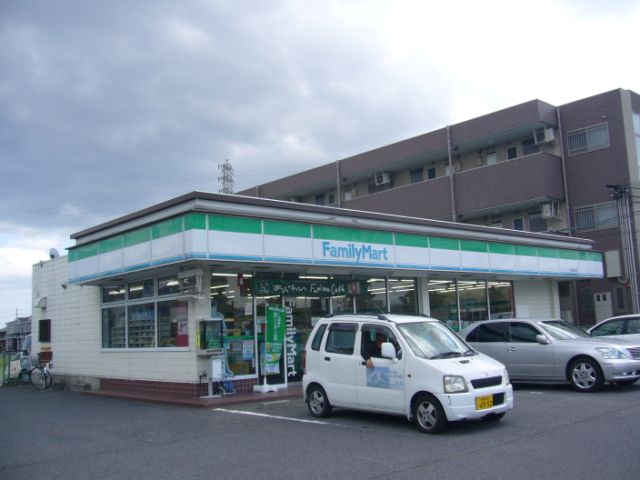 コンビニ　ファミリーマート（コンビニ）まで310m