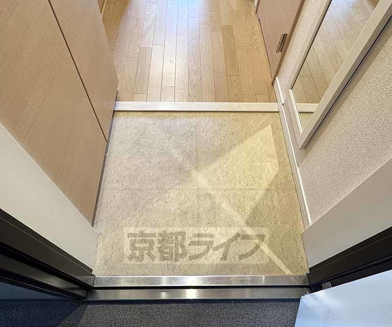 プレコート上鳥羽の玄関写真