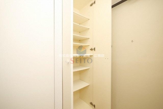 地下鉄御堂筋線 江坂駅 徒歩9分 9階建 築20年の玄関写真