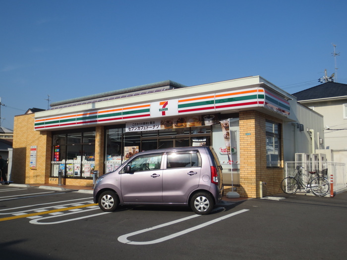 コンビニ　セブンイレブン（コンビニ）まで220m