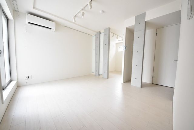 居室・リビング　建築途中です