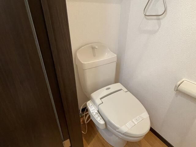 東急田園都市線 池尻大橋駅 徒歩7分 2階建 築16年のトイレ写真