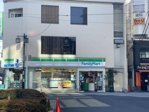 コンビニ　ファミリーマート 祐天寺駅東口店（コンビニ）まで75m