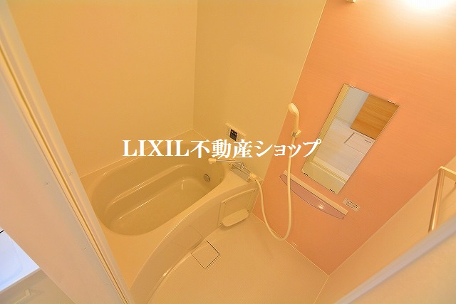 バス・シャワールーム　追い焚き・浴室乾燥付の浴室です。