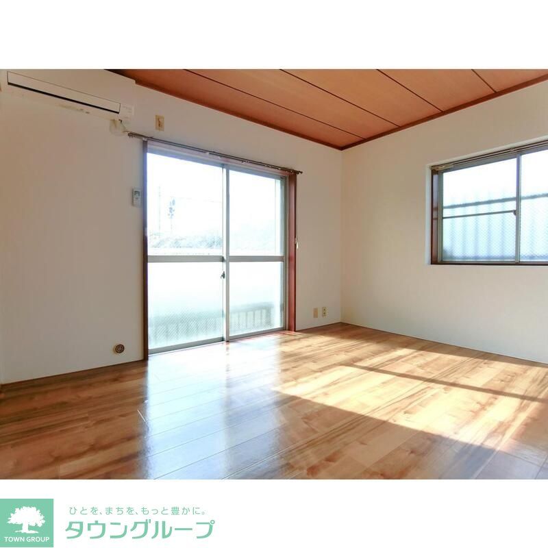 ダイアモンドフラットの居間写真
