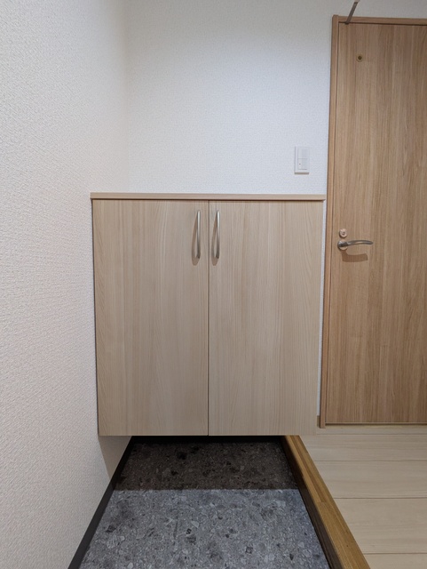 玄関　★上に物が置けるタイプのシューズボックスです★