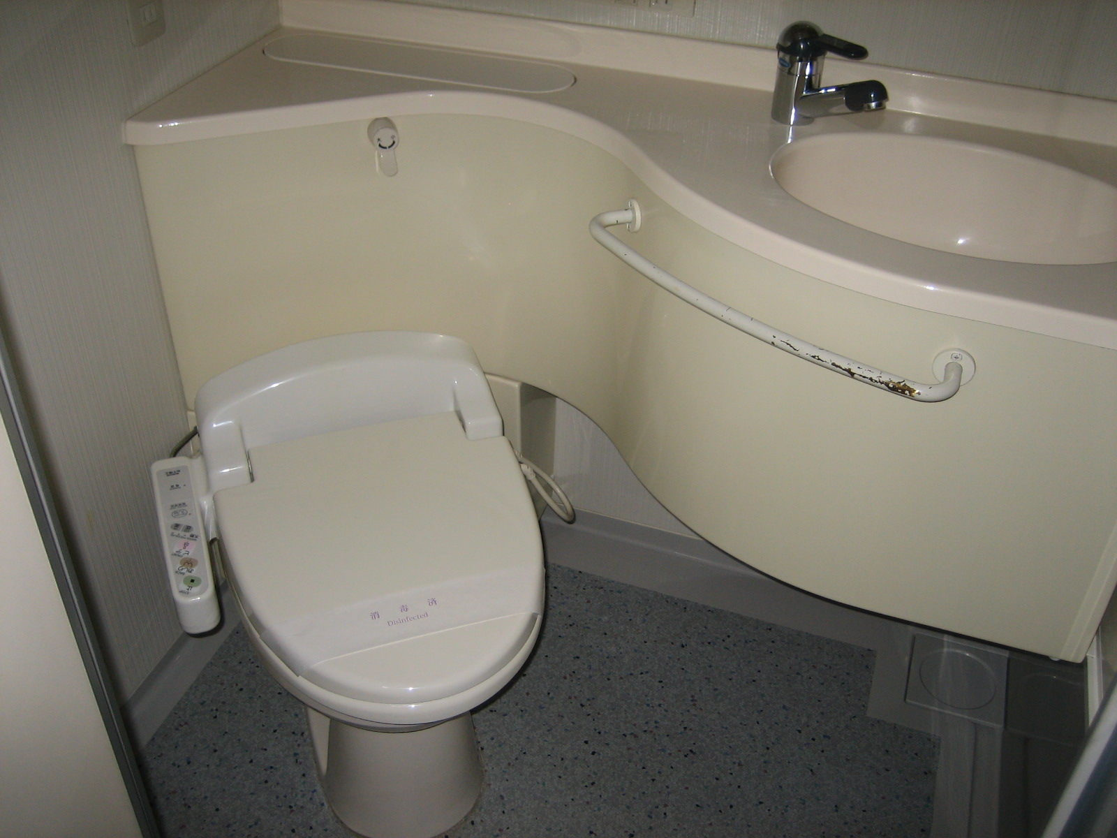 ＪＲ信越本線 長野駅 徒歩3分 5階建 築28年のトイレ写真