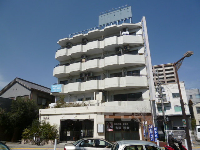 高槻市上田辺町のマンションの建物外観