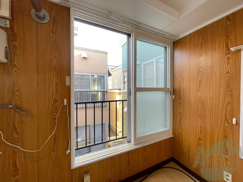 バルコニー　窓を開けると風通しも良く、気分も上がりそう！