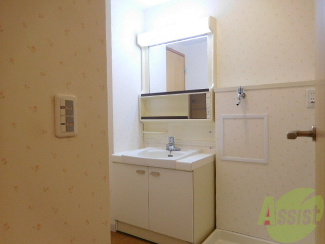 洗面設備　洗面台独立で脱衣スペース付きです