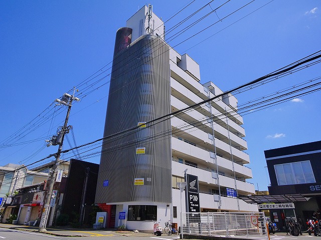 奈良市三条添川町のマンションの建物外観
