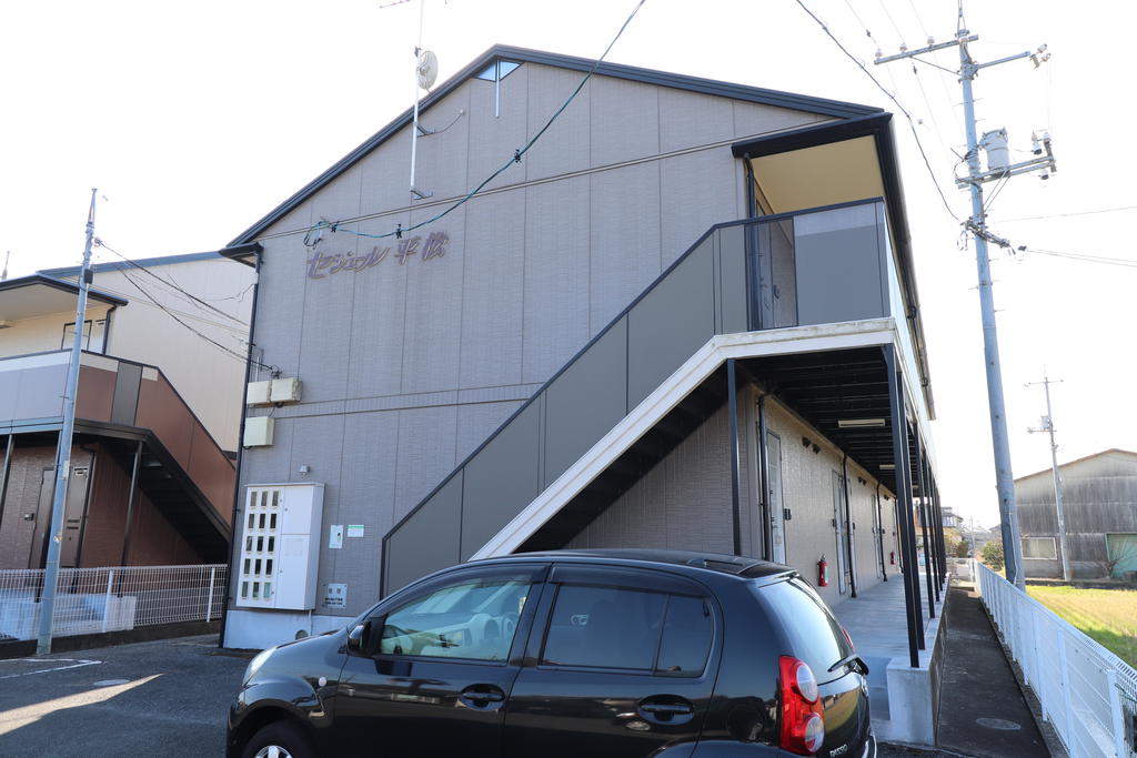 建物外観　2階建ての1Kアパートです★