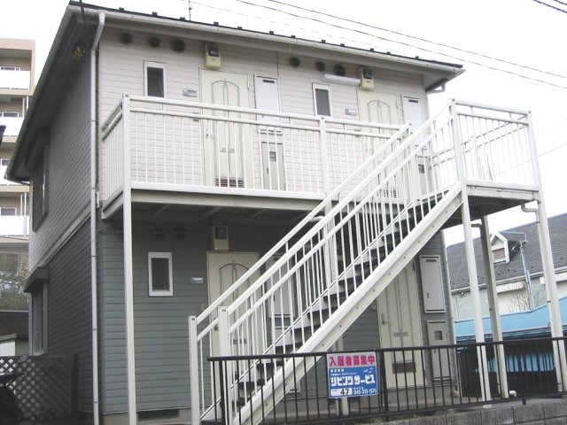 横浜市神奈川区中丸のアパートの建物外観