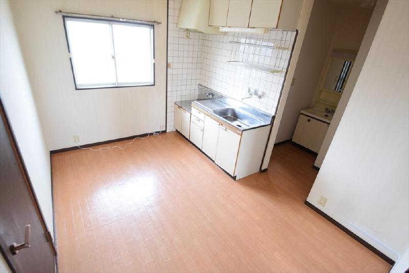 キッチン　窓付の明るいキッチン