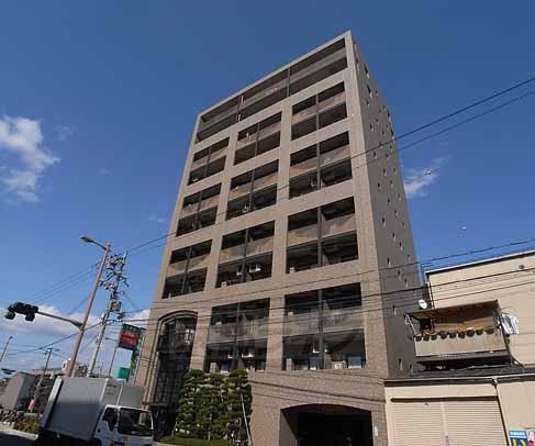 京都市南区東九条宇賀辺町のマンションの建物外観