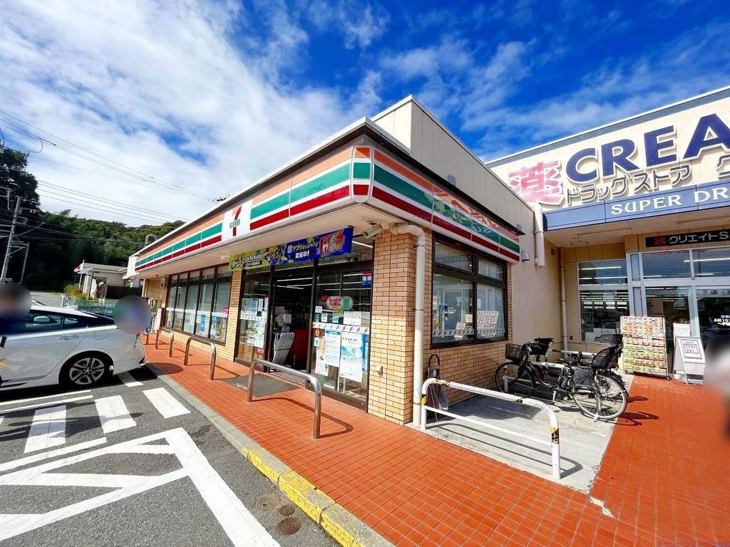 コンビニ　セブンイレブン鎌倉津西店（コンビニ）まで670m