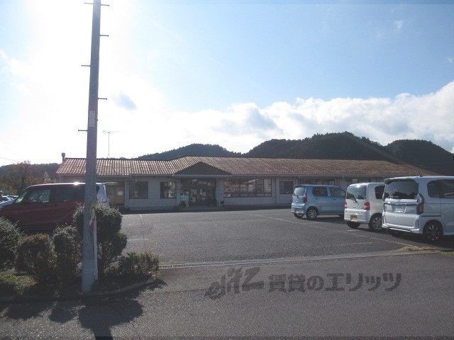 【甲賀市土山町北土山のアパートの幼稚園・保育園】