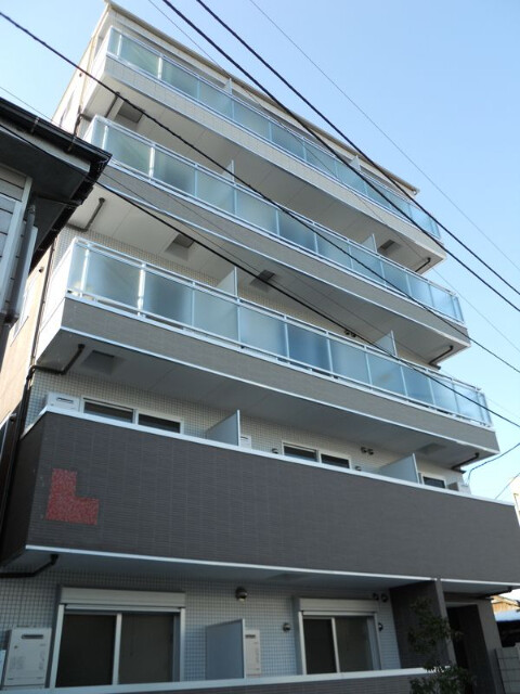 b’CASA横濱大口の建物外観