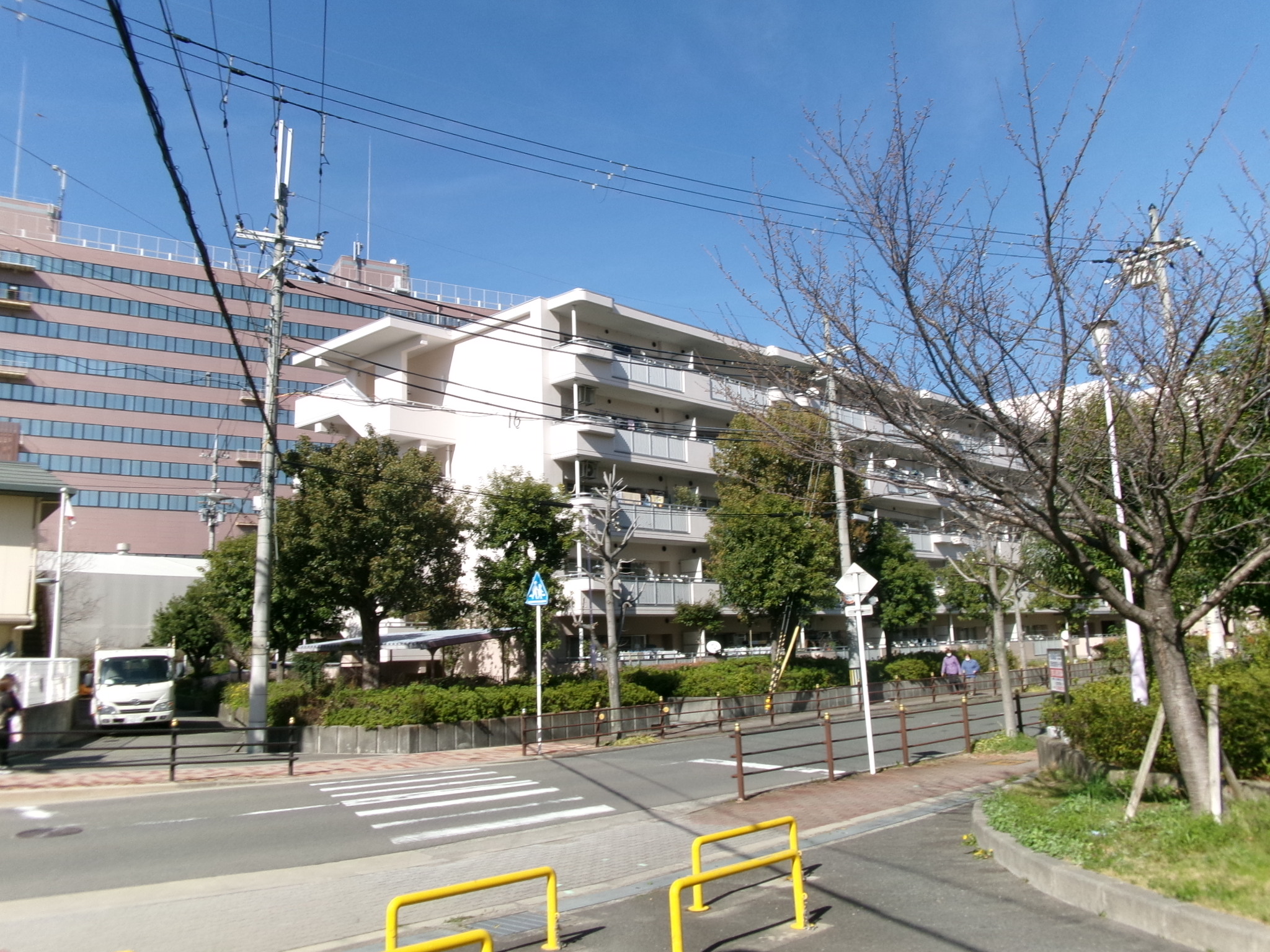 市営茨田大宮住宅16号館の建物外観