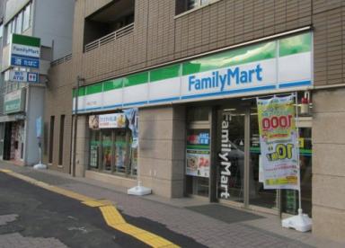 コンビニ　ファミリーマート本駒込六丁目店（コンビニ）まで126m