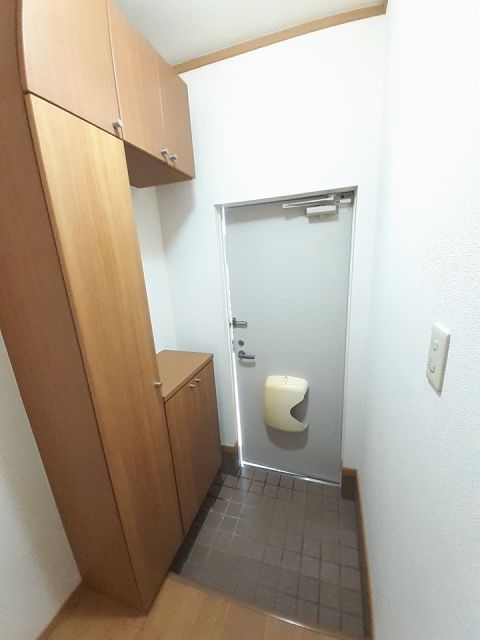 【フォレスト金の原IIの玄関】