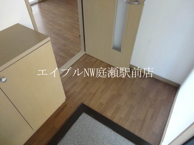 玄関　靴箱付いています