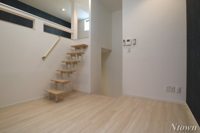 居室・リビング　こちらの居間で趣味の時間をお楽しみください