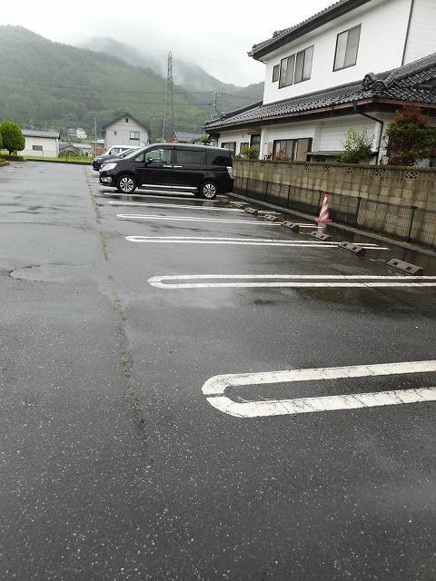 【花水木　DKの駐車場】