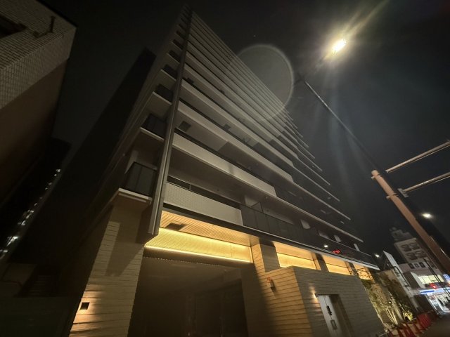 【八王子市八日町のマンションの建物外観】