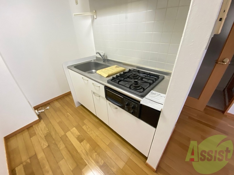 キッチン　システムキッチンです。グリルがあるのは嬉しいですね。