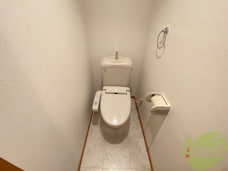 トイレ　ウォシュレット付きのトイレですので安心してお使いいただけます