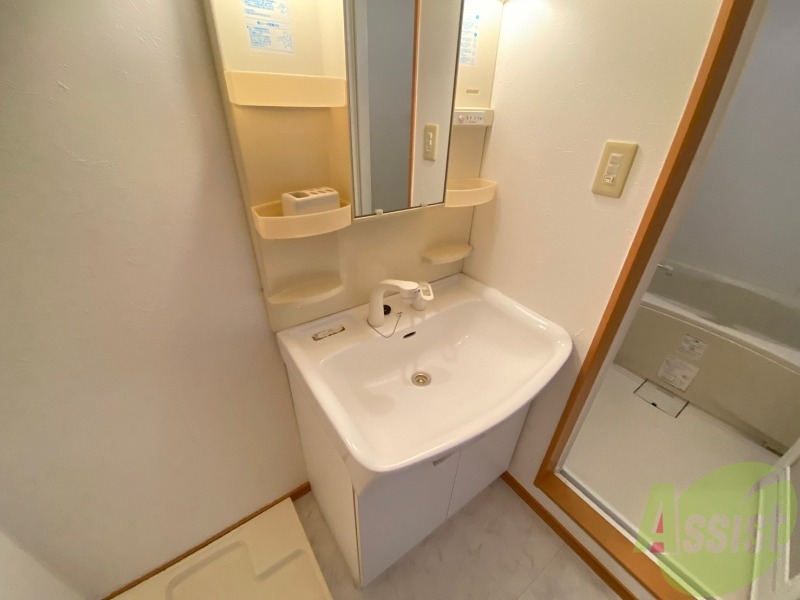 洗面設備　シャンプードレッサーがあるので忙しい朝の支度も問題ありません