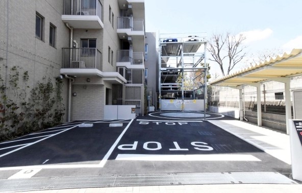 【江東区大島のマンションの駐車場】