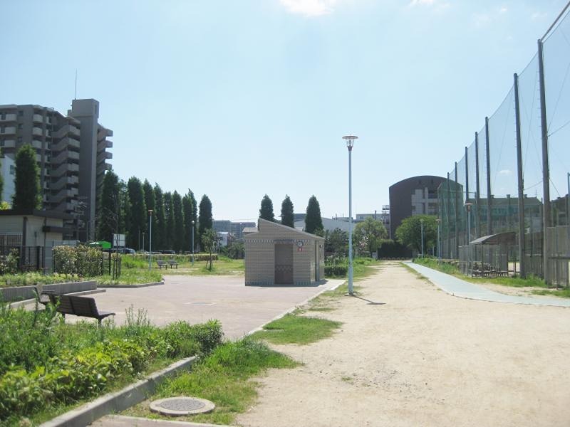 【エスリード大阪クレストコートの公園】