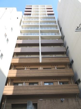 【大阪市浪速区日本橋のマンションの建物外観】