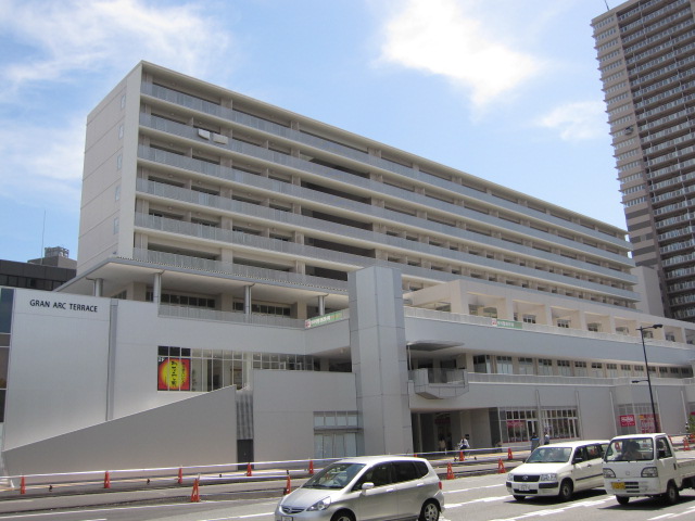 【広島市東区若草町のマンションのショッピングセンター】