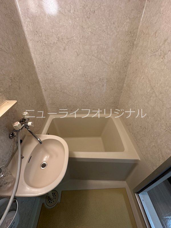 バス・シャワールーム　お風呂と洗面台の２点ユニットです。