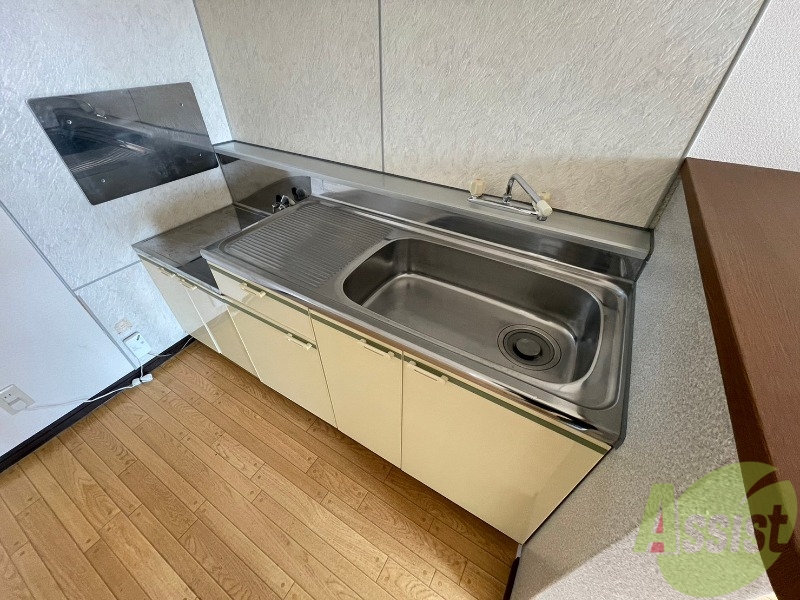 キッチン　キッチンです。ご自身でコンロを設置していただけます。