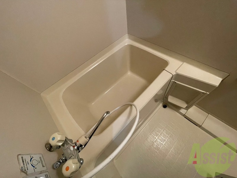 バス・シャワールーム　お風呂になります。一日の疲れを癒してくださいね。