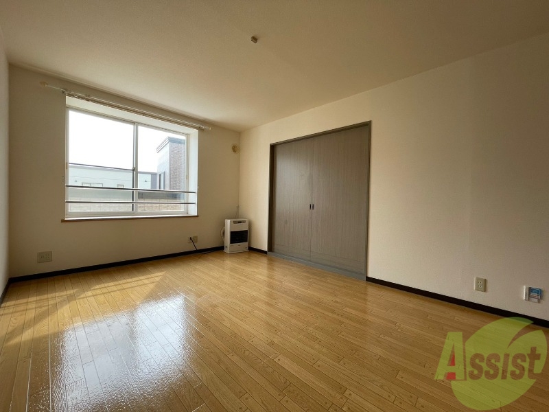 居室・リビング　広くてきれいなリビングです！快適に過ごせそうですね。