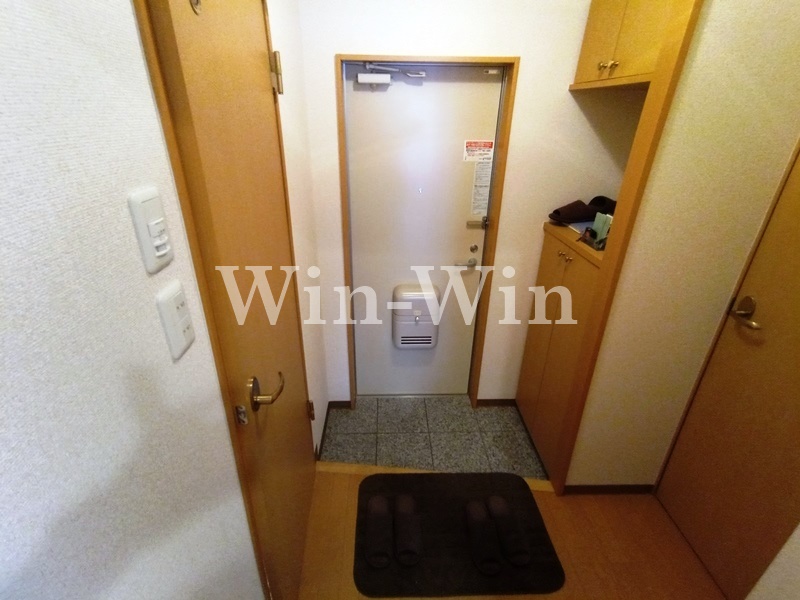 玄関　イメージ（同建物内別部屋の写真です）