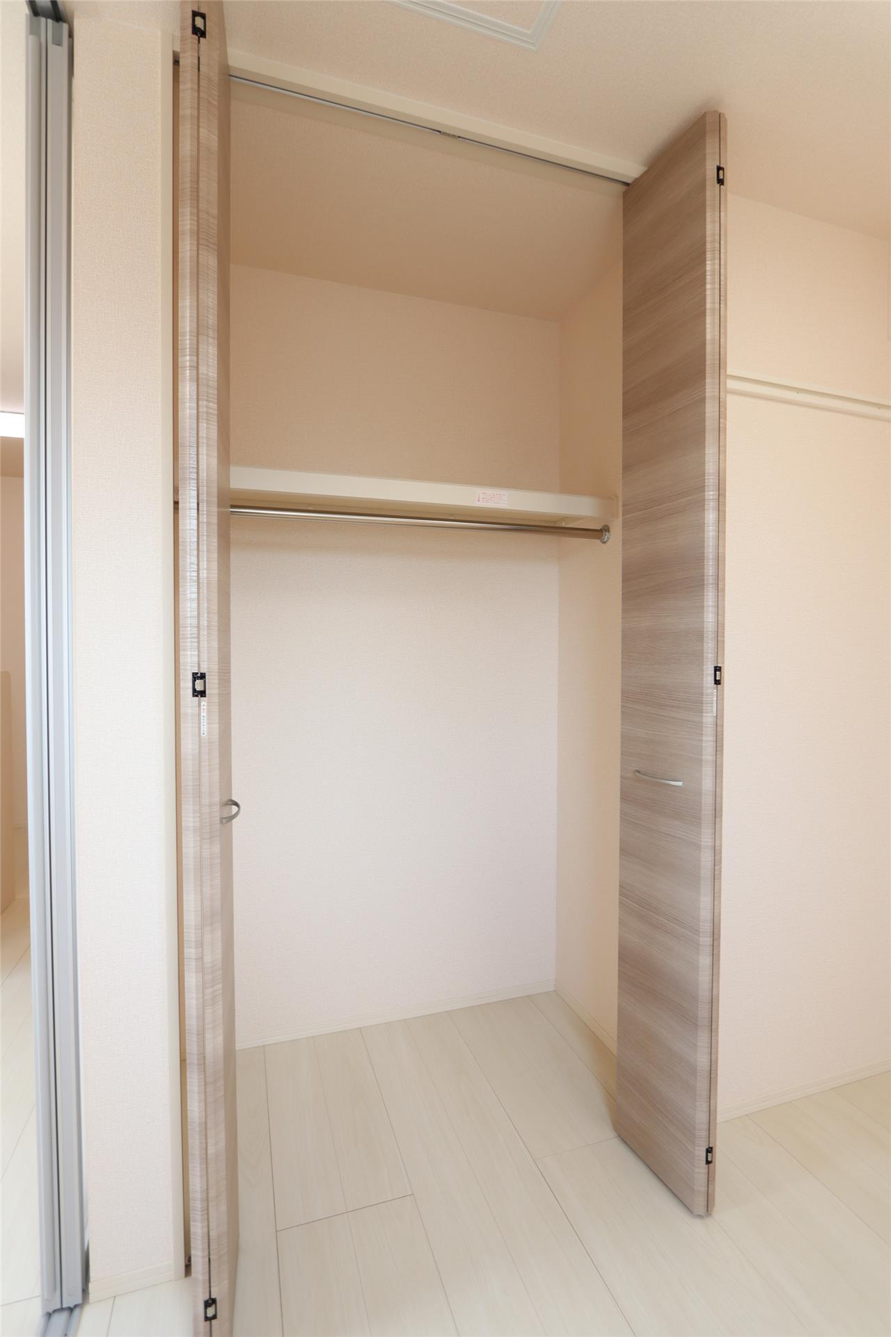 収納　写真は反転タイプです