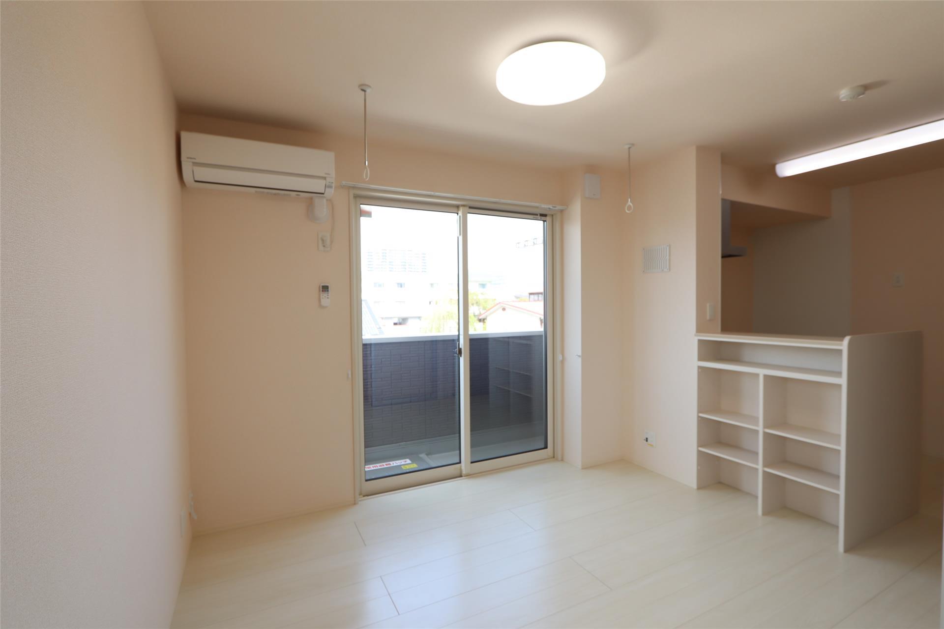 居室・リビング　写真は反転タイプです