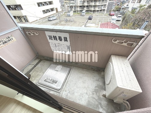 バルコニー　洗濯物も干せるベランダです。