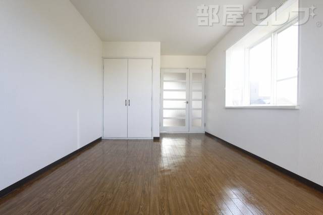 居室・リビング　※３０１号室撮影