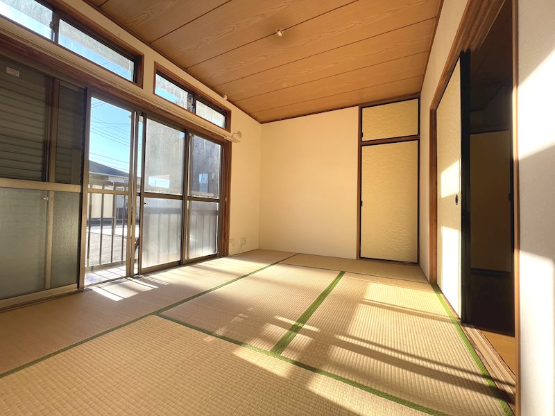 居室・リビング　日当たりの良い和室