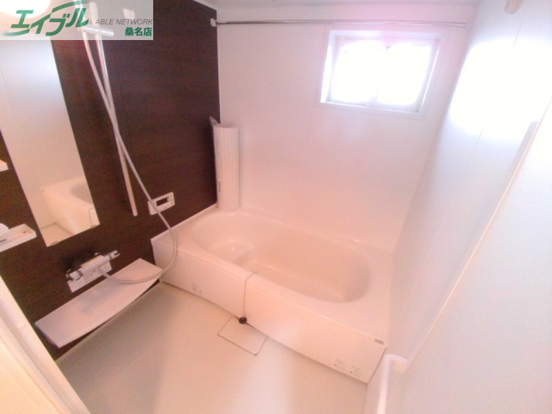 バス・シャワールーム　同建物の別部屋写真です