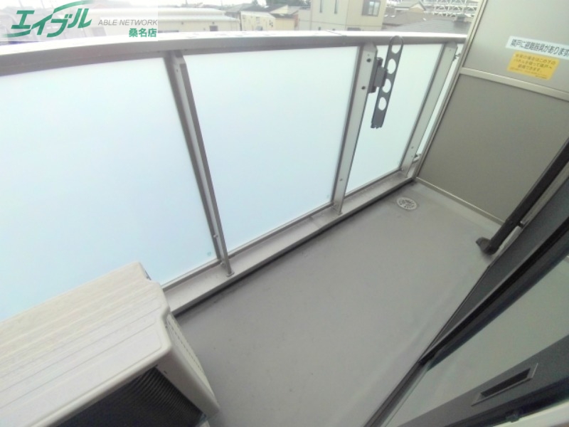バルコニー　同建物の別部屋写真です