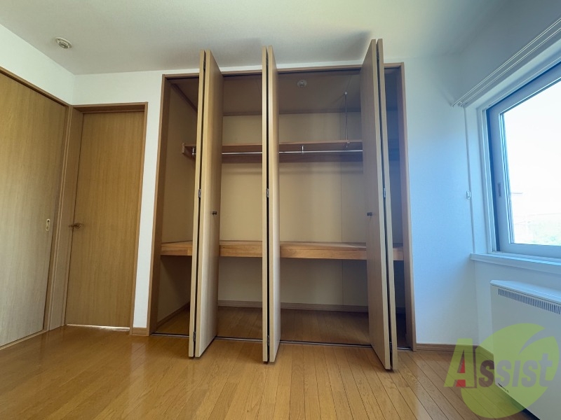 収納　クローゼットは奥行きもあり、荷物が多い方でも安心です。